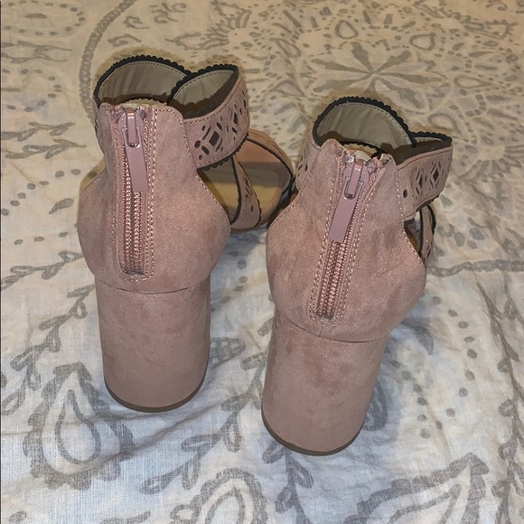 CL by Laundry Blush Pink Suede Heels Sz 10 - Picture 4 of 6